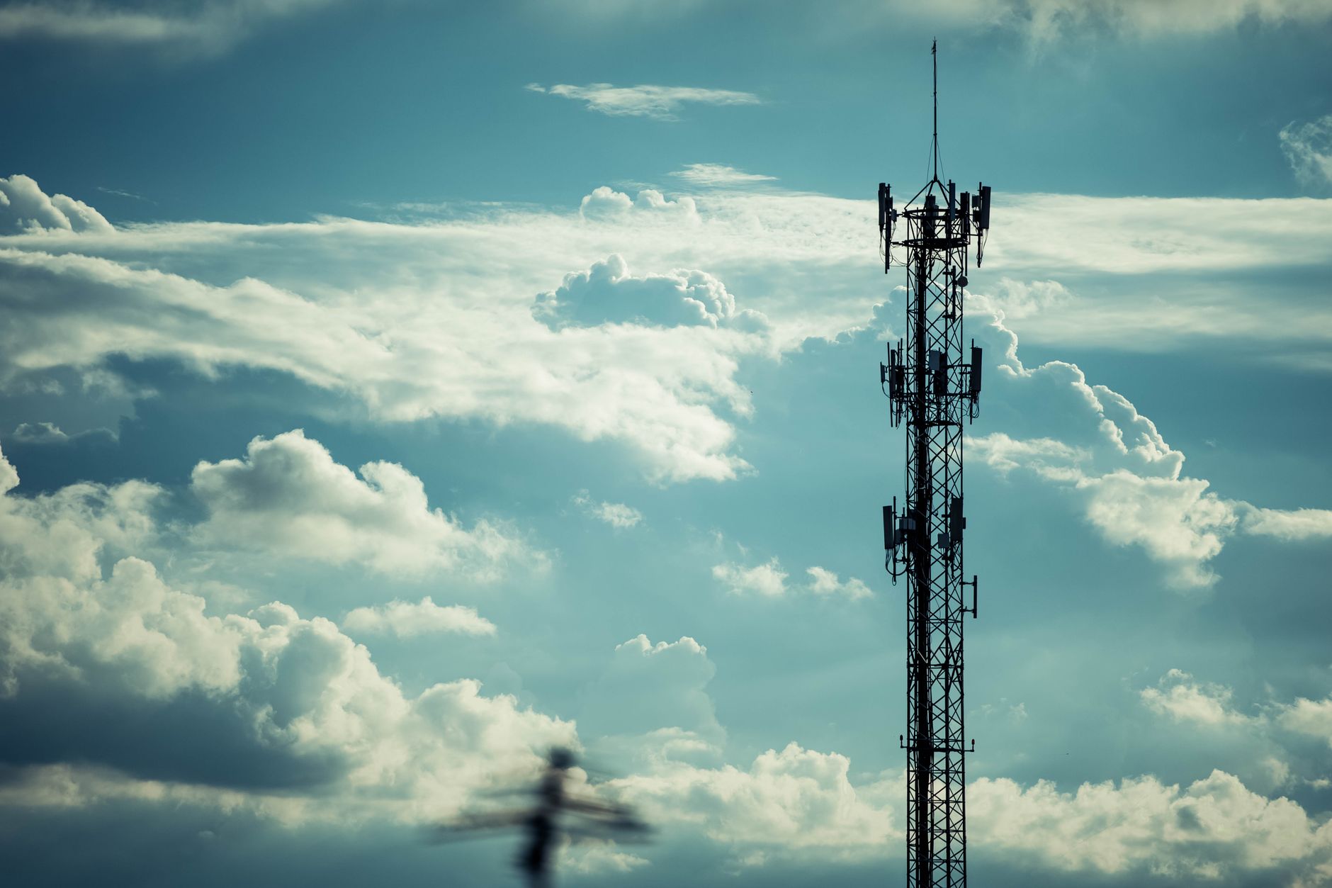 Cable de viento dieléctrico de poliéster para instalaciones de antenas en España
