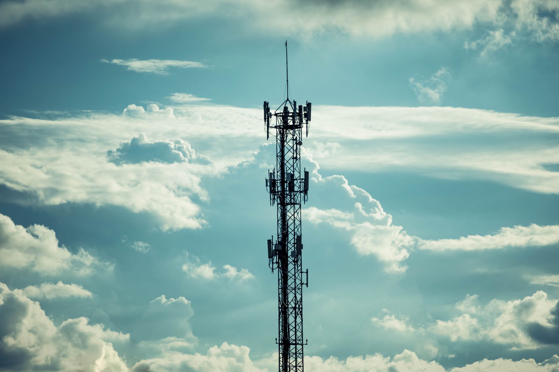 Antena segura con AGROPET bajo vientos fuertes en la Patagonia